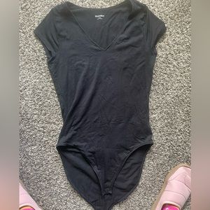 Old navy short sleeve black body suit in TALL